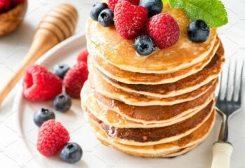 fluffy protein pancakes w/ very berry salad