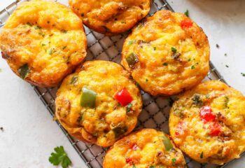 mini roasted red pepper & spinach frittatas w/ chicken sausage