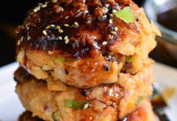 hot honey salmon cake w/ roasted kale & white rice